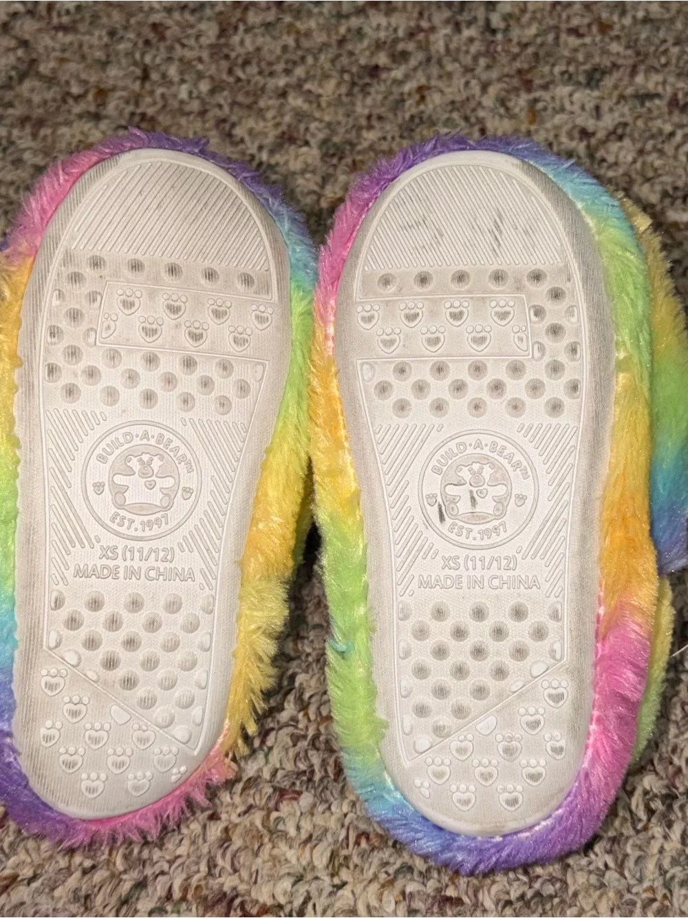 Girls size XS size 11-12 Build-A-Bear Rainbow Tie-Dye Plush Slippers
